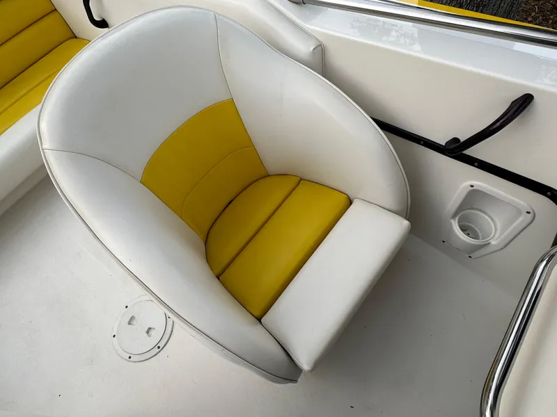 Slide: The Image of White and yellow boat seat in 1990 Superboat 21 model. - 28
