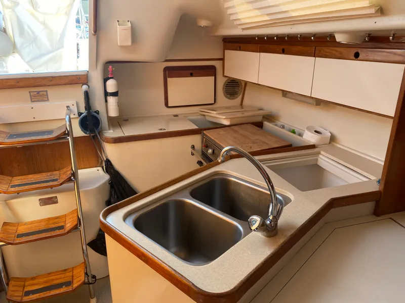 Slide: The Image of Catalina 320 1993 - 14