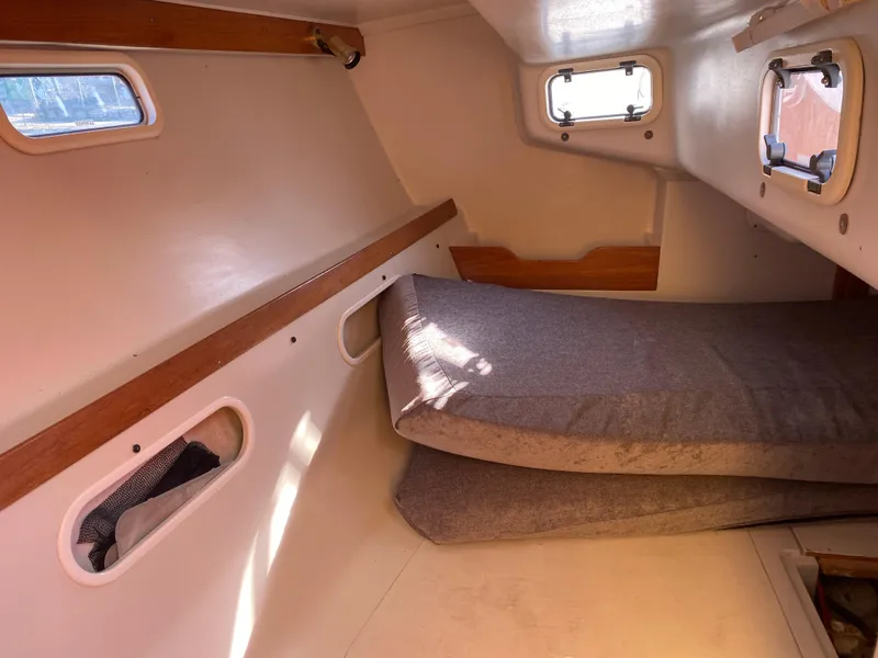 Slide: The Image of Catalina 320 1993 - 15