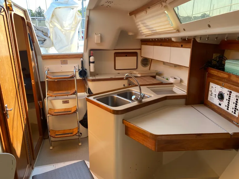 Slide: The Image of Catalina 320 1993 - 18