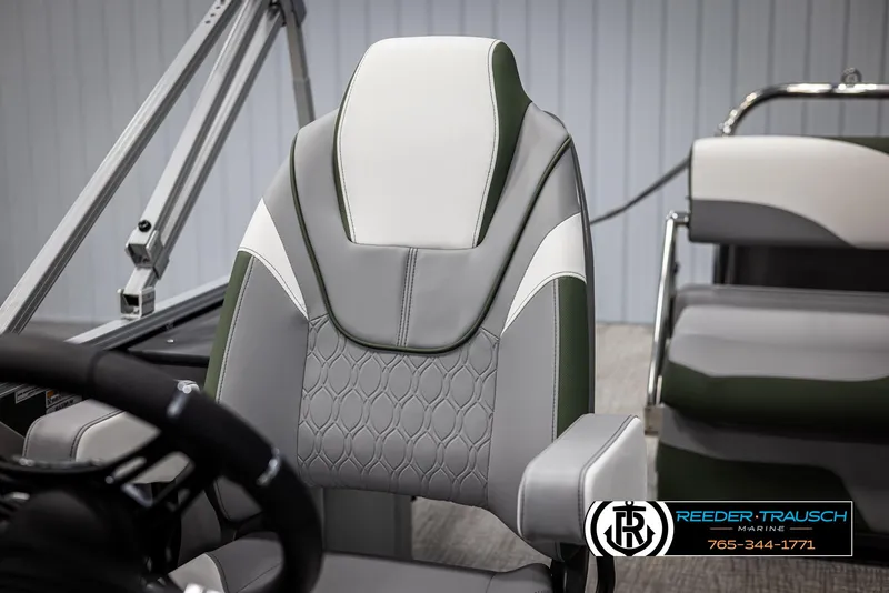 Slide: The Image of 2025 Avalon LSZ CRB boat seat with modern design and premium upholstery. - 36
