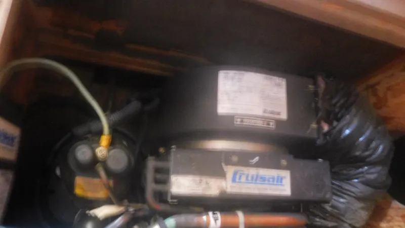 Slide: The Image of Viking 35 Sportfish 1986 - 50