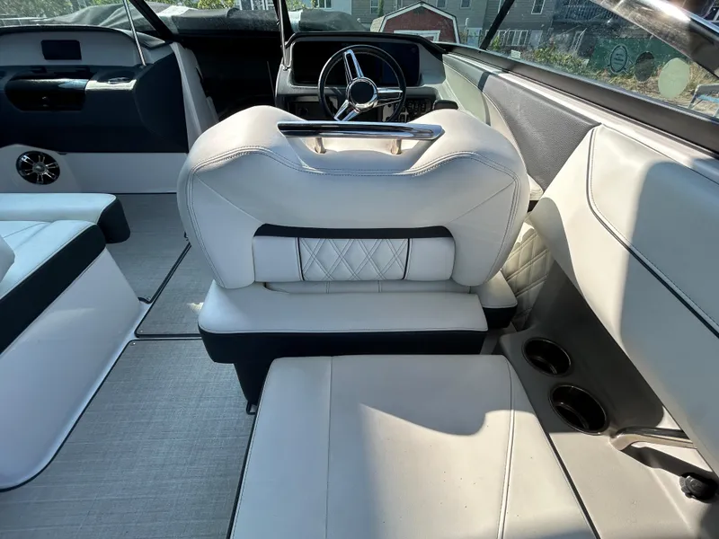 Slide: The Image of Helm Seat Backrest - 18