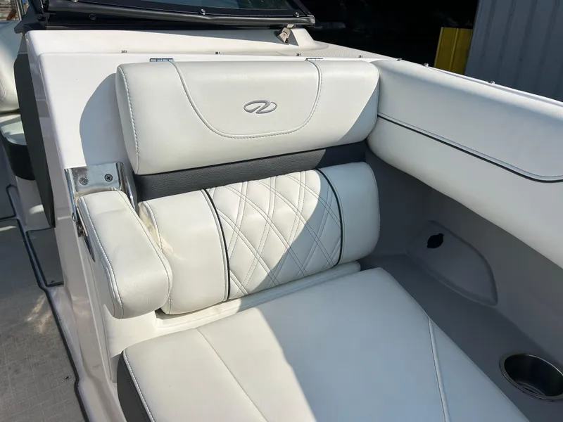 Slide: The Image of Backrest with armrest - 40