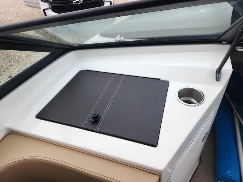 Slide: The Image of 2020 Sea Ray SPX 190 boat interior with dashboard and cup holder. - 19