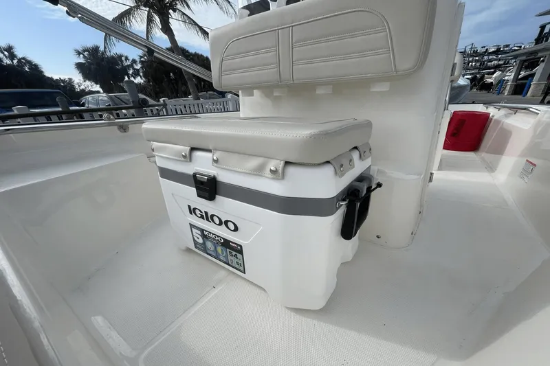 Slide: The Image of Boston Whaler 150 Montauk 2025 - 4