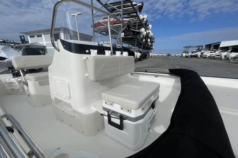 Slide: The Image of Boston Whaler 150 Montauk 2025 - 5
