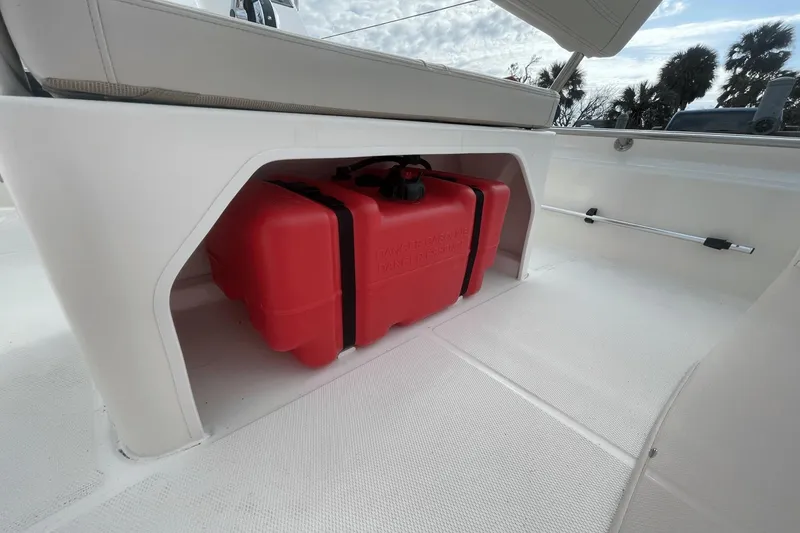 Slide: The Image of Boston Whaler 150 Montauk 2025 - 8