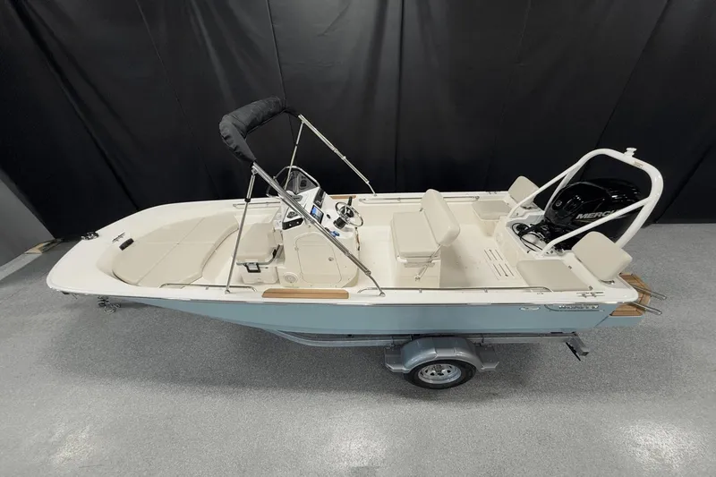Slide: The Image of Boston Whaler 170 Montauk 2025 - 1
