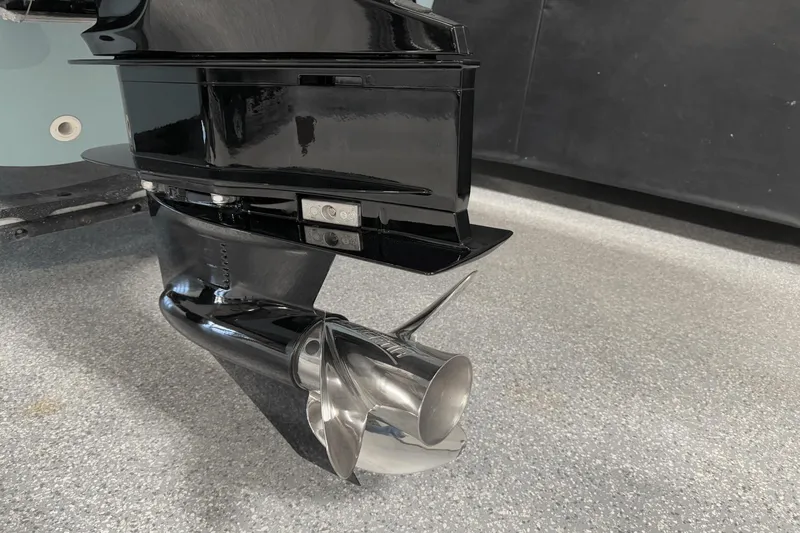 Slide: The Image of Boston Whaler 170 Montauk 2025 - 12