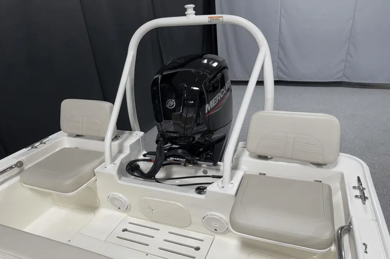 Slide: The Image of Boston Whaler 170 Montauk 2025 - 13
