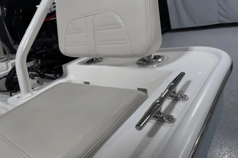 Slide: The Image of Boston Whaler 170 Montauk 2025 - 14