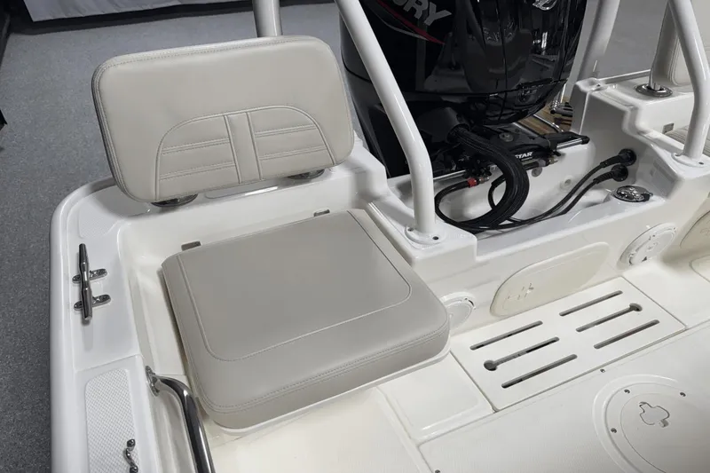Slide: The Image of Boston Whaler 170 Montauk 2025 - 19
