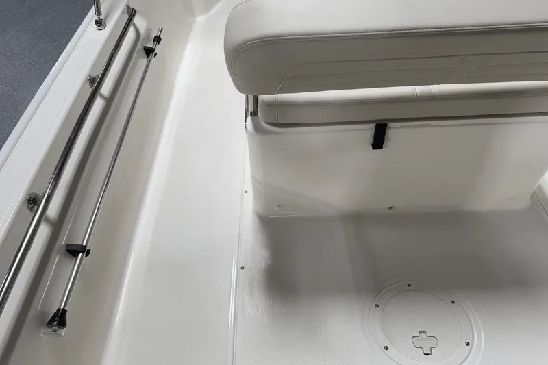 Slide: The Image of Boston Whaler 170 Montauk 2025 - 21