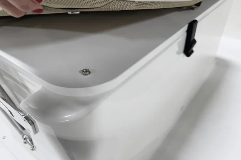 Slide: The Image of Boston Whaler 170 Montauk 2025 - 25