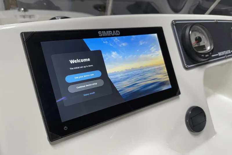 Slide: The Image of Boston Whaler 170 Montauk 2025 - 32