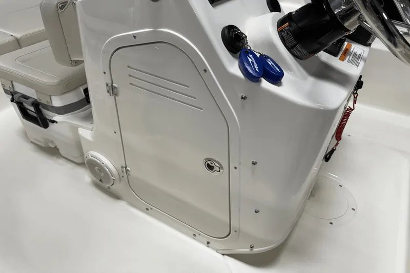 Slide: The Image of Boston Whaler 170 Montauk 2025 - 39