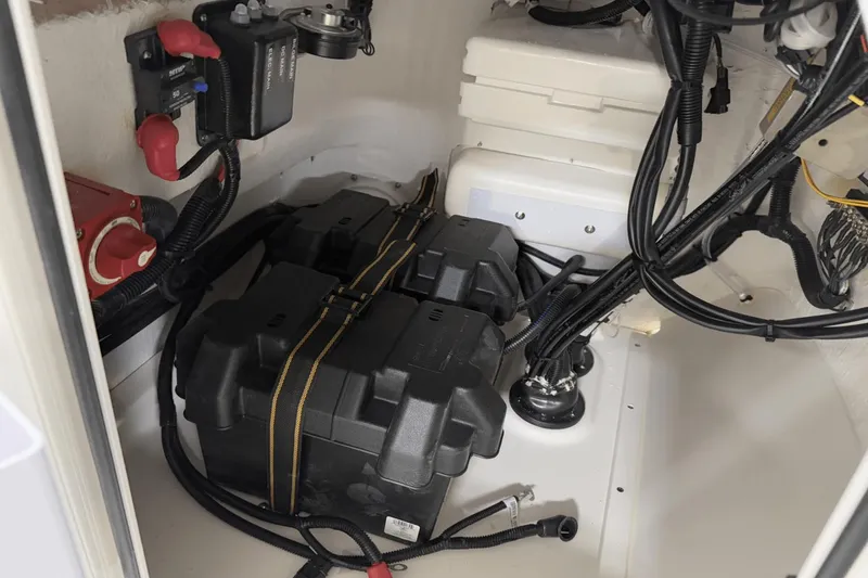 Slide: The Image of Boston Whaler 170 Montauk 2025 - 41