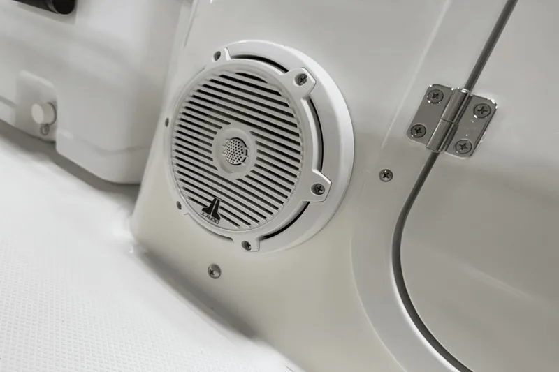 Slide: The Image of Boston Whaler 170 Montauk 2025 - 42