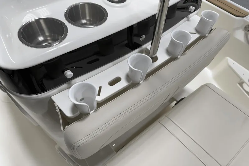 Slide: The Image of Boston Whaler 170 Montauk 2025 - 48