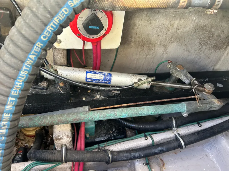 Slide: The Image of Wellcraft 330 Coastal 1999 - 62