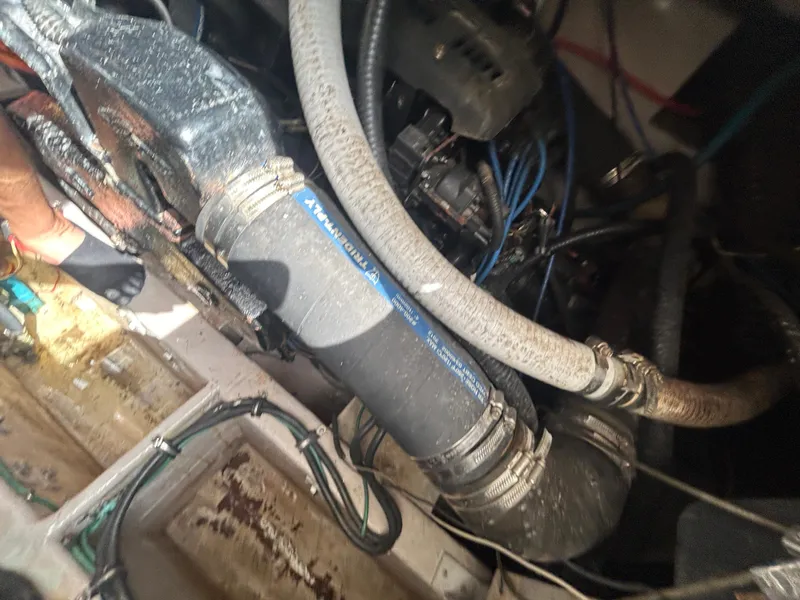 Slide: The Image of Wellcraft 330 Coastal 1999 - 83