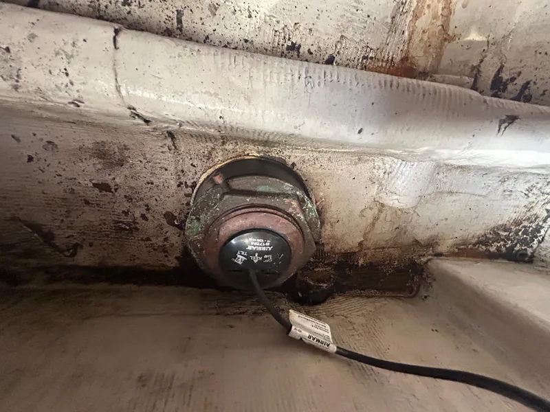 Slide: The Image of Wellcraft 330 Coastal 1999 - 91