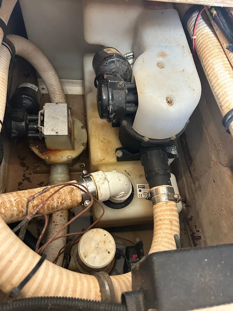 Slide: The Image of Wellcraft 330 Coastal 1999 - 93