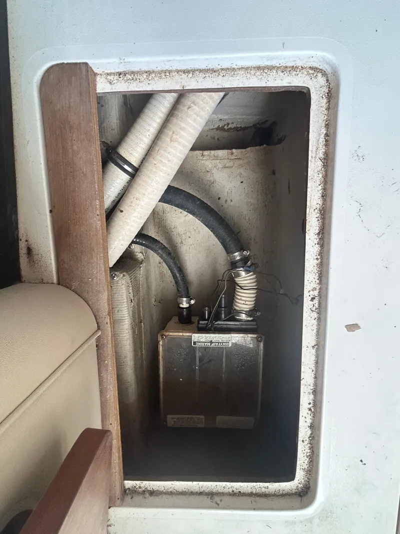 Slide: The Image of Wellcraft 330 Coastal 1999 - 94