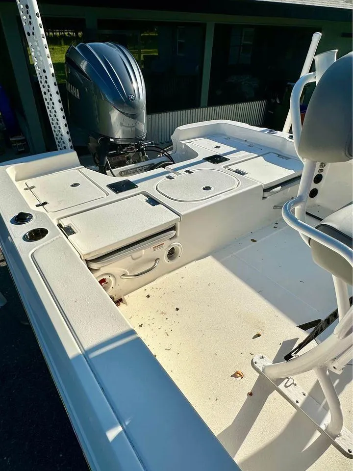 Slide: The Image of 2022 NauticStar 249 XTS boat deck with Yamaha outboard motor. - 4