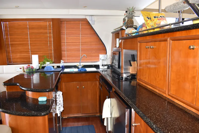 Slide: The Image of Carver 570 Voyager Pilothouse 2001 - 17