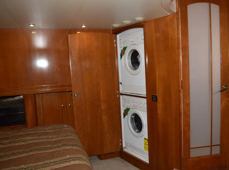 Slide: The Image of Carver 570 Voyager Pilothouse 2001 - 23