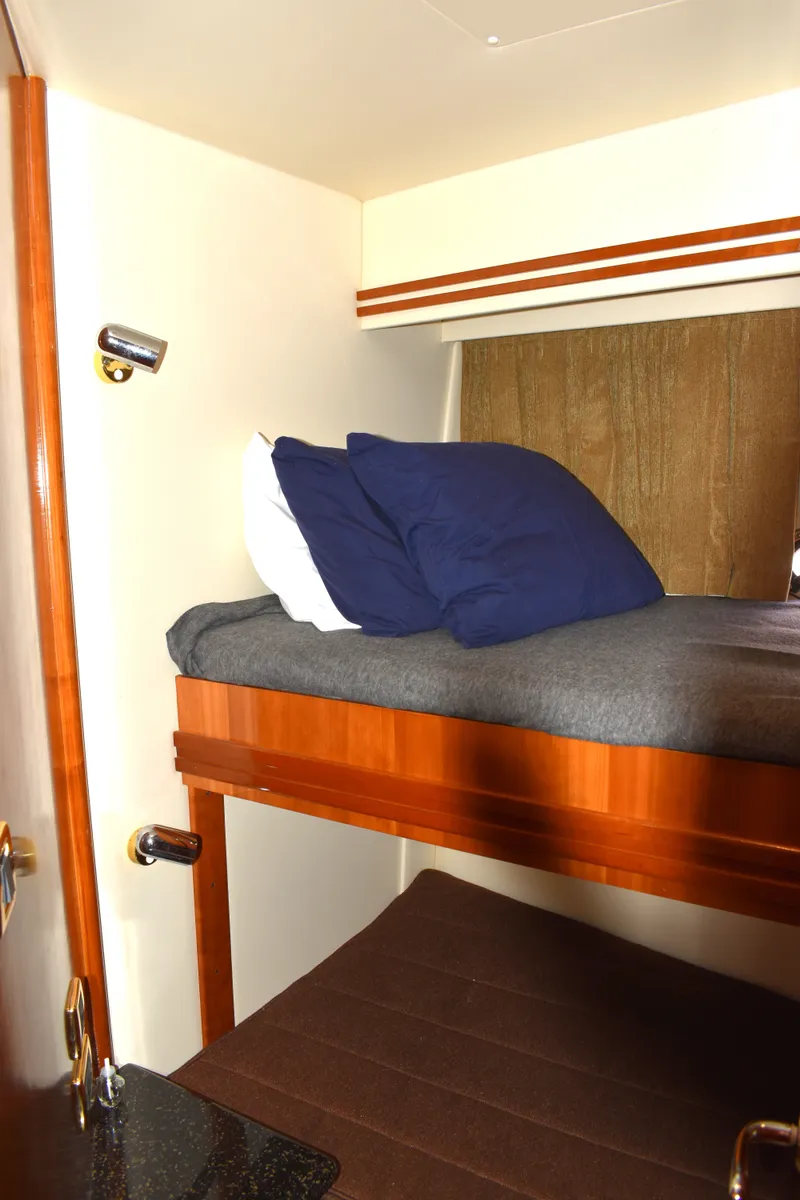 Slide: The Image of Carver 570 Voyager Pilothouse 2001 - 26