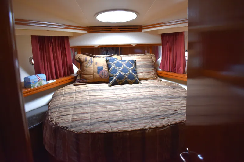 Slide: The Image of Carver 570 Voyager Pilothouse 2001 - 27