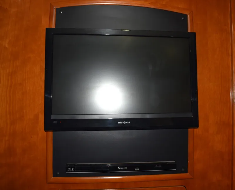 Slide: The Image of Carver 570 Voyager Pilothouse 2001 - 28