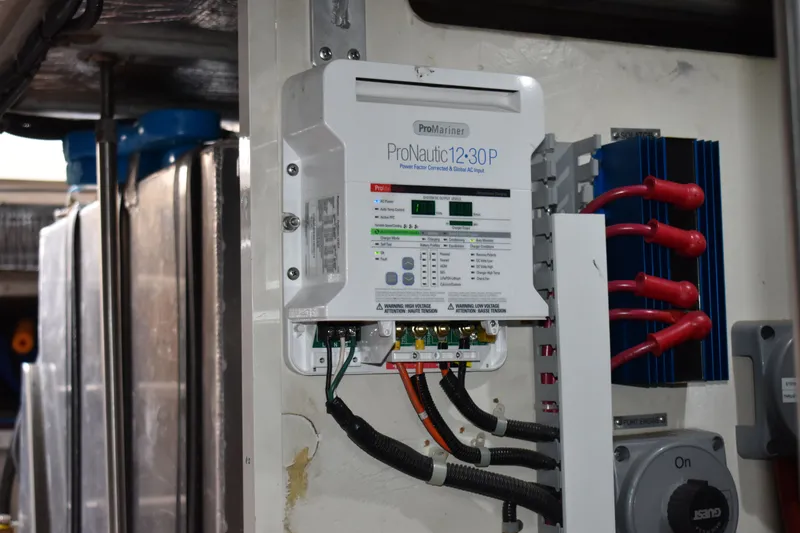 Slide: The Image of Carver 570 Voyager Pilothouse 2001 - 33