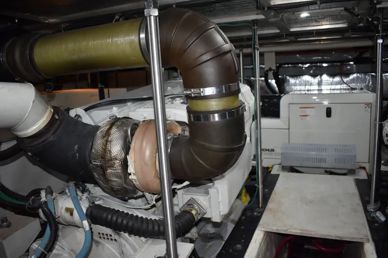 Slide: The Image of Carver 570 Voyager Pilothouse 2001 - 35