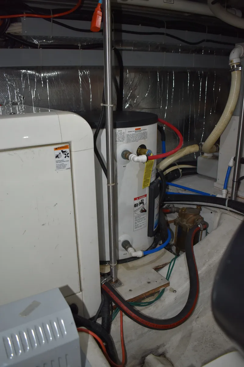 Slide: The Image of Carver 570 Voyager Pilothouse 2001 - 37