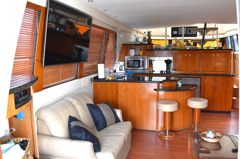 Slide: The Image of Carver Yachts 570 Voyager Pilothouse 2001 - 15
