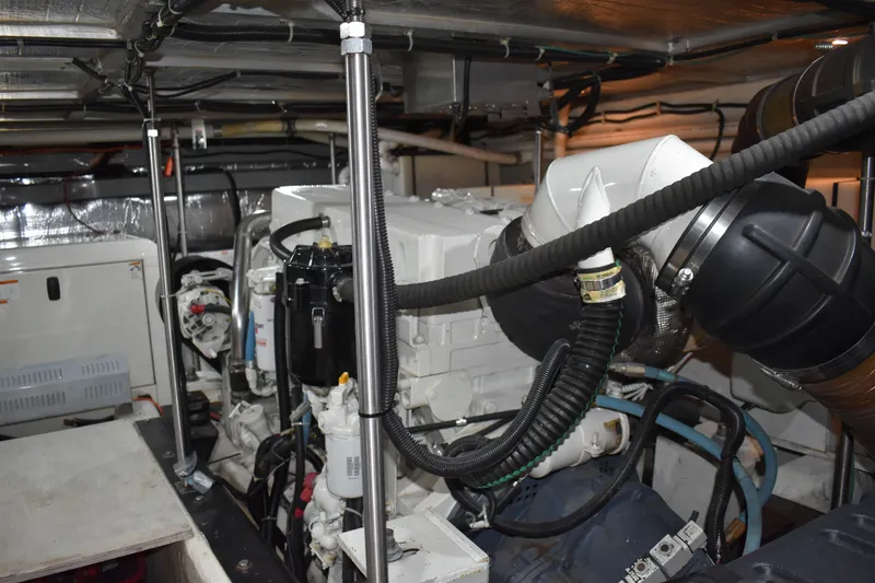 Slide: The Image of Carver Yachts 570 Voyager Pilothouse 2001 - 34