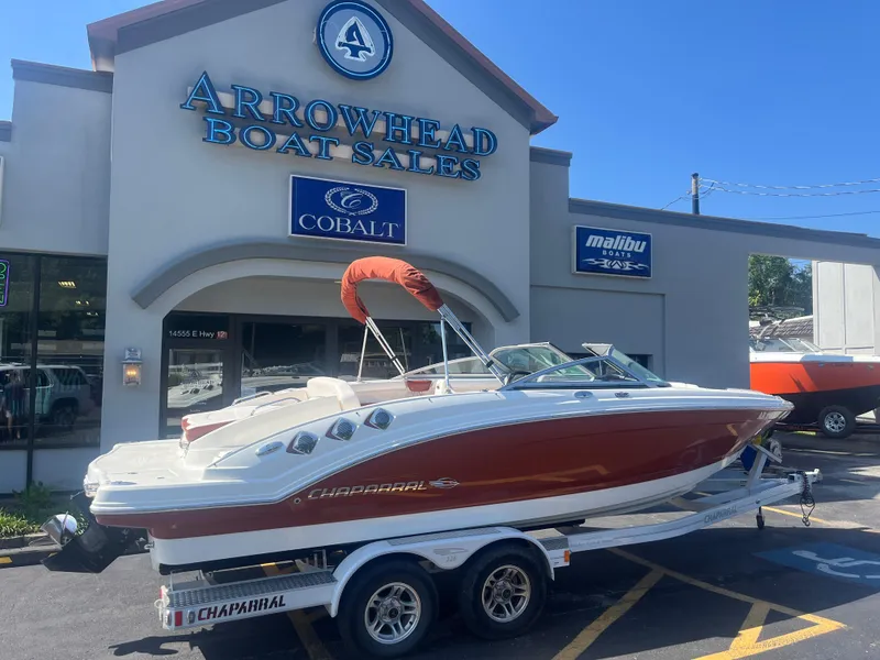 Slide: The Image of 2010 Chaparral 226 boat on trailer at Arrowhead Boat Sales dealership. - 8
