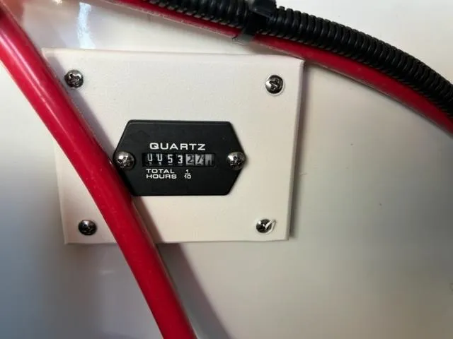 Slide: The Image of Hour meter reading 532.4 hours on 2018 Cownline 225ss boat. - 14