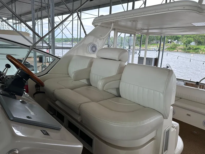 Slide: The Image of Cruisers Yachts 4450 2002 - 10