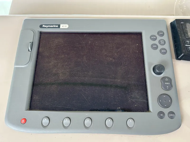 Slide: The Image of Cruisers Yachts 4450 2002 - 18