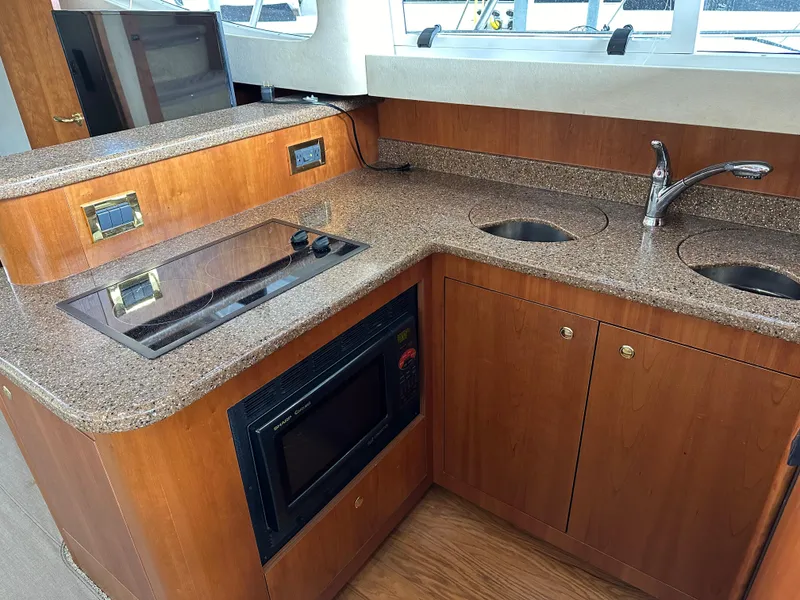 Slide: The Image of Cruisers Yachts 4450 2002 - 28