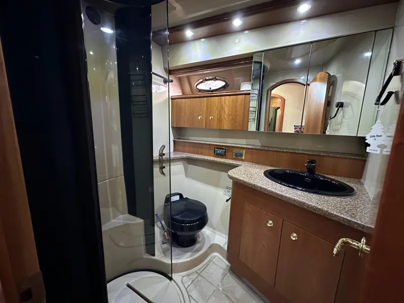 Slide: The Image of Cruisers Yachts 4450 2002 - 30