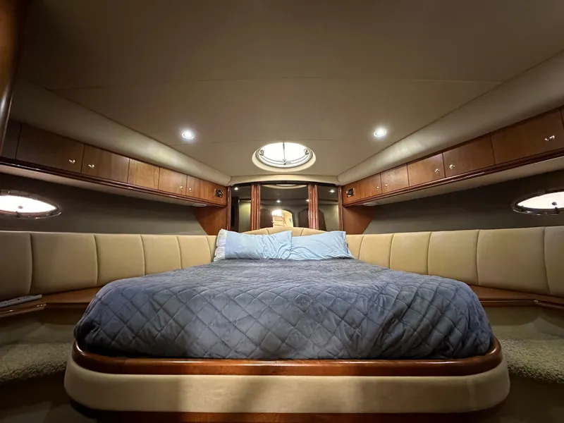 Slide: The Image of Cruisers Yachts 4450 2002 - 32