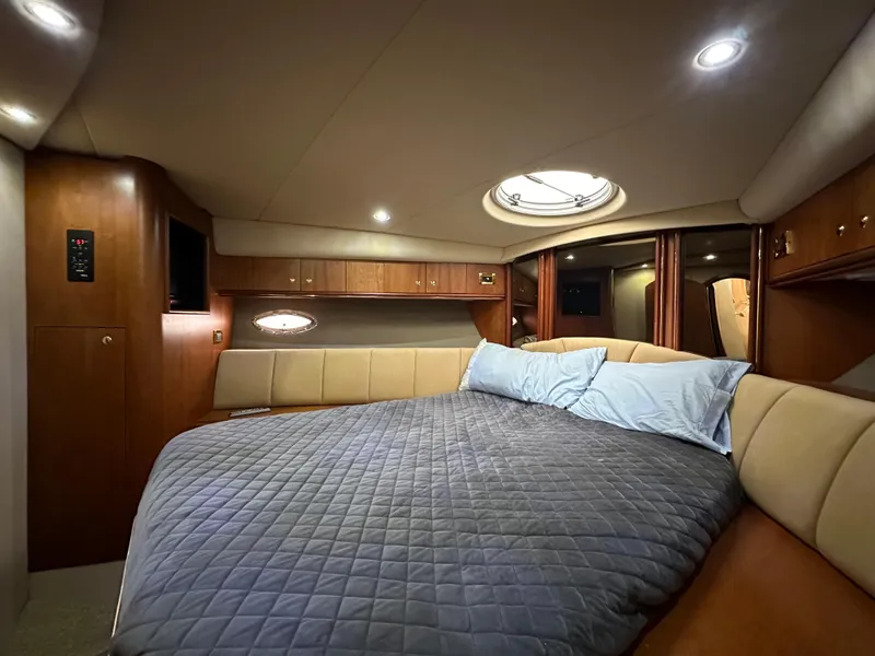 Slide: The Image of Cruisers Yachts 4450 2002 - 33