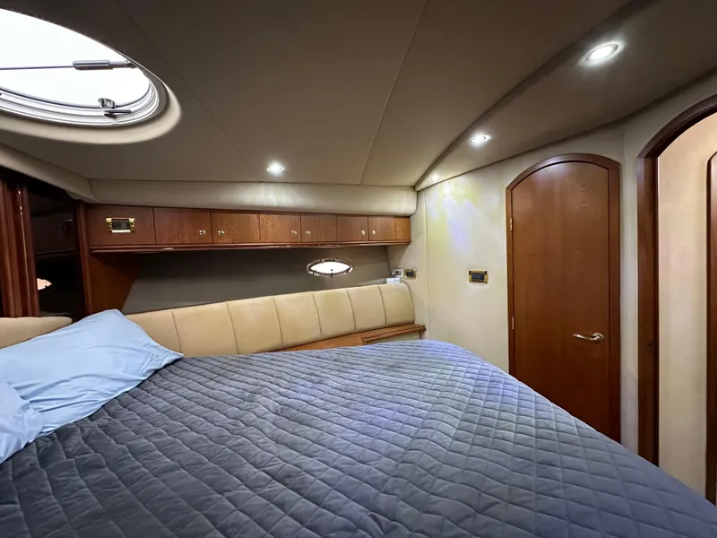 Slide: The Image of Cruisers Yachts 4450 2002 - 34