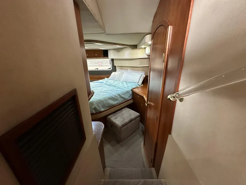 Slide: The Image of Cruisers Yachts 4450 2002 - 37